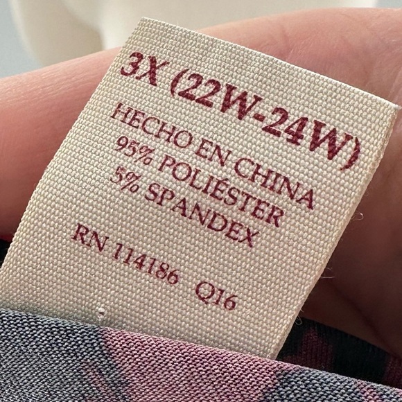 Faded Glory top size 3X 22-24W purple black Paisley asymmetrical hem career - Picture 10 of 12